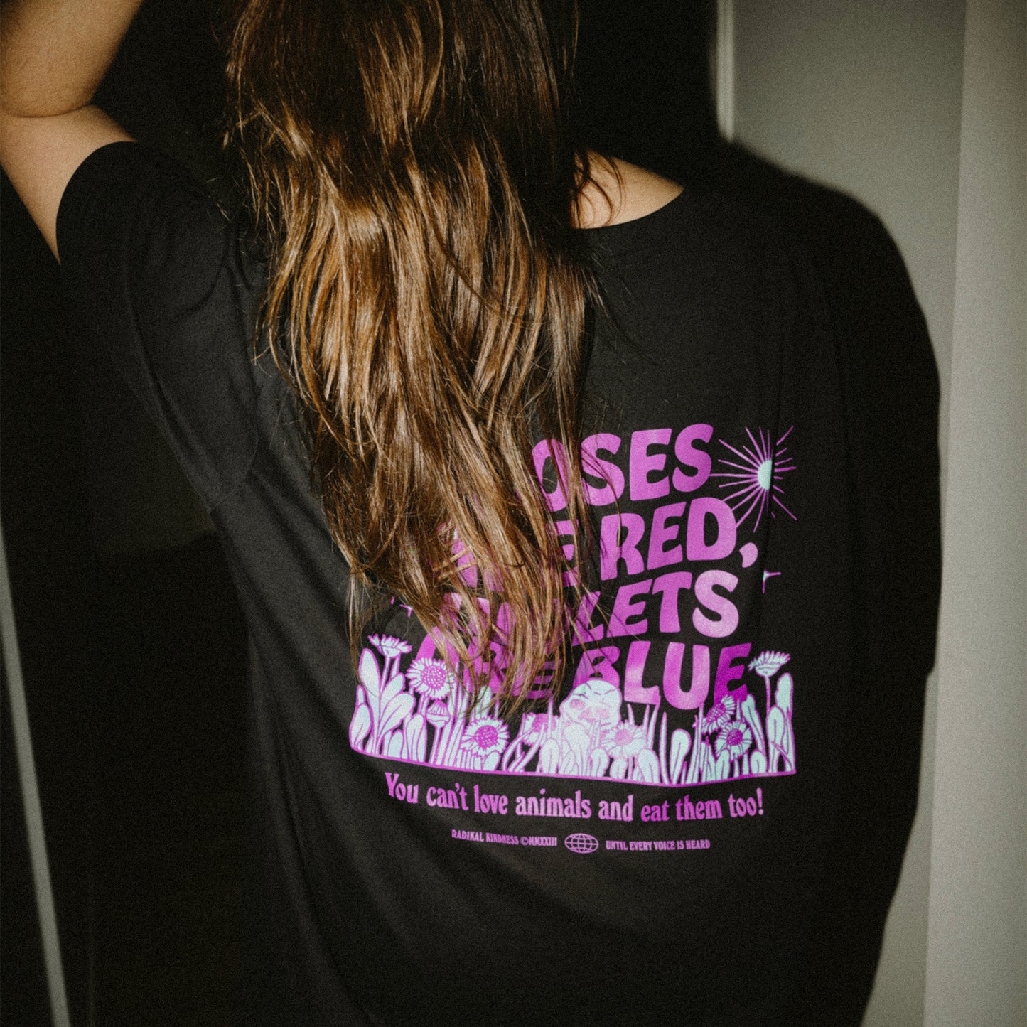 Vegan activism T-Shirt 'Roses are red, violets are blue, you can't love animals and eat them too', black, portrait back