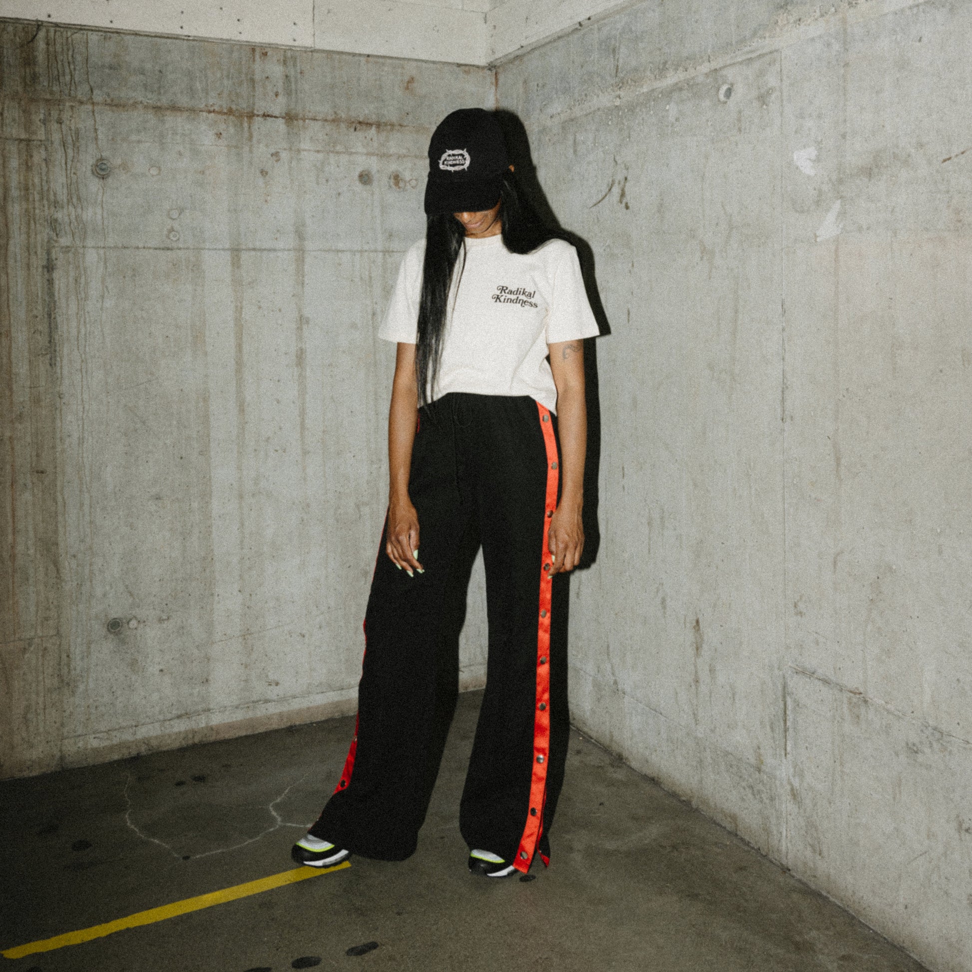 Vegan black cap 'Radikal kindness' portrait full body