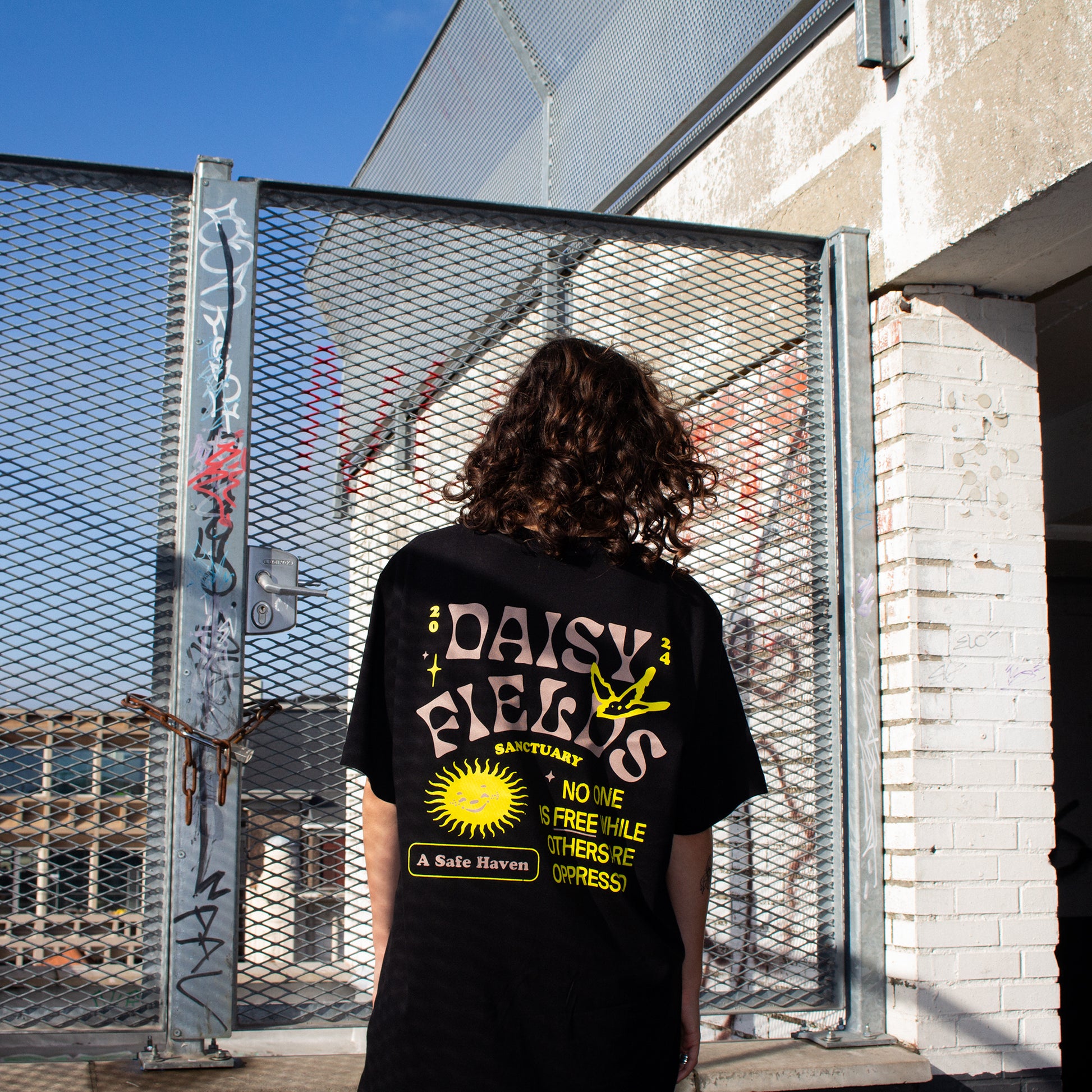 Vegan activism T-Shirt 'Daisy Fields' portrait back
